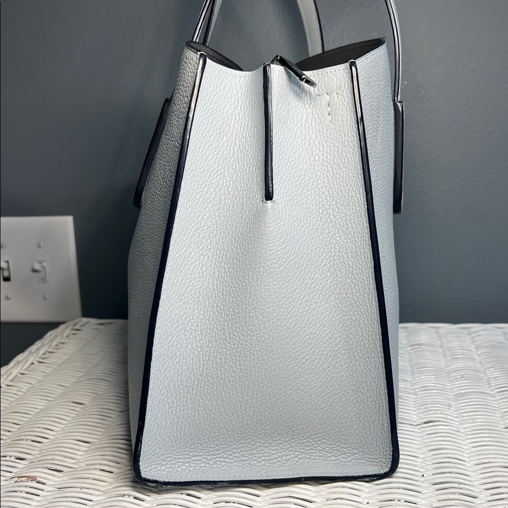 Coach Charlie Carryall - Picture 7 of 17